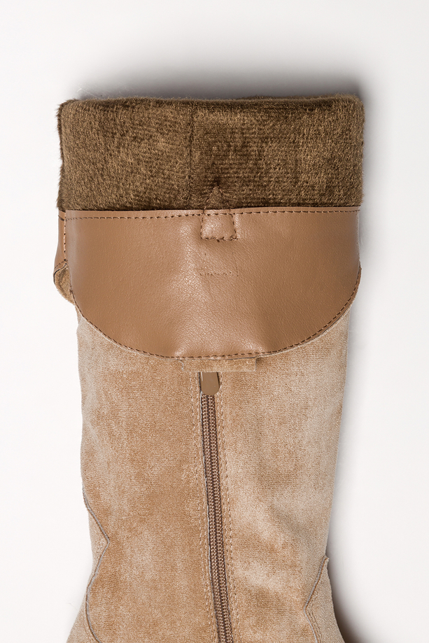 Beżowe kozaki damskie kowbojki z szeroką cholewką na ściętym klocku Casu 0361