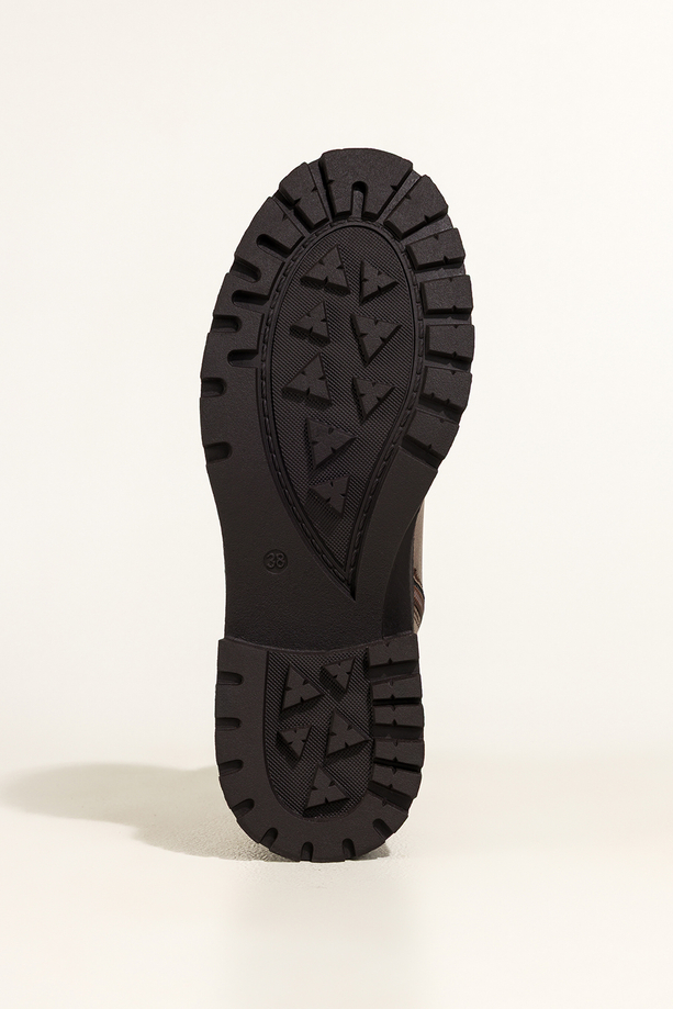 Ciemnobrązowe botki skórzane damskie Sergio Leone na bieżnikowanej platformie ozdobne przeszycia na cholewce sznurowane GI295-H