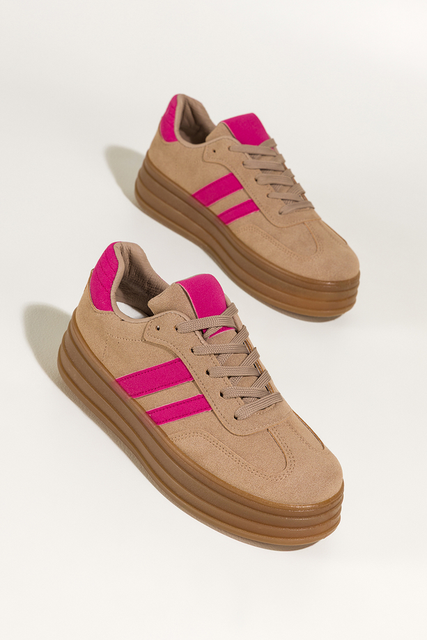 Ciemnobeżowe sneakersy damskie buty sportowe na platformie różowe wstawki sznurowane Casu 22330-7