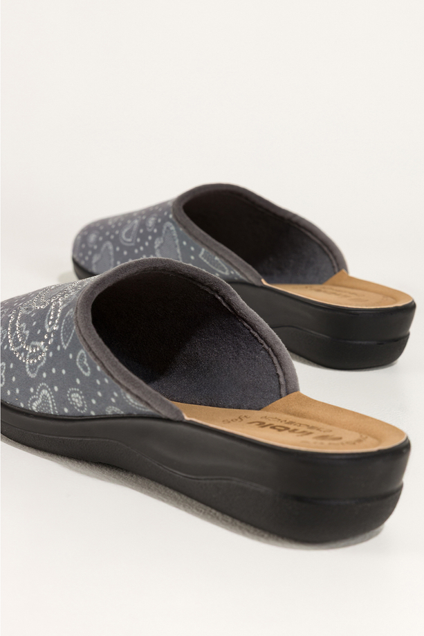 Szare kapcie damskie Inblu obuwie domowe serca z cyrkoniami wkładka soft XU989Y99