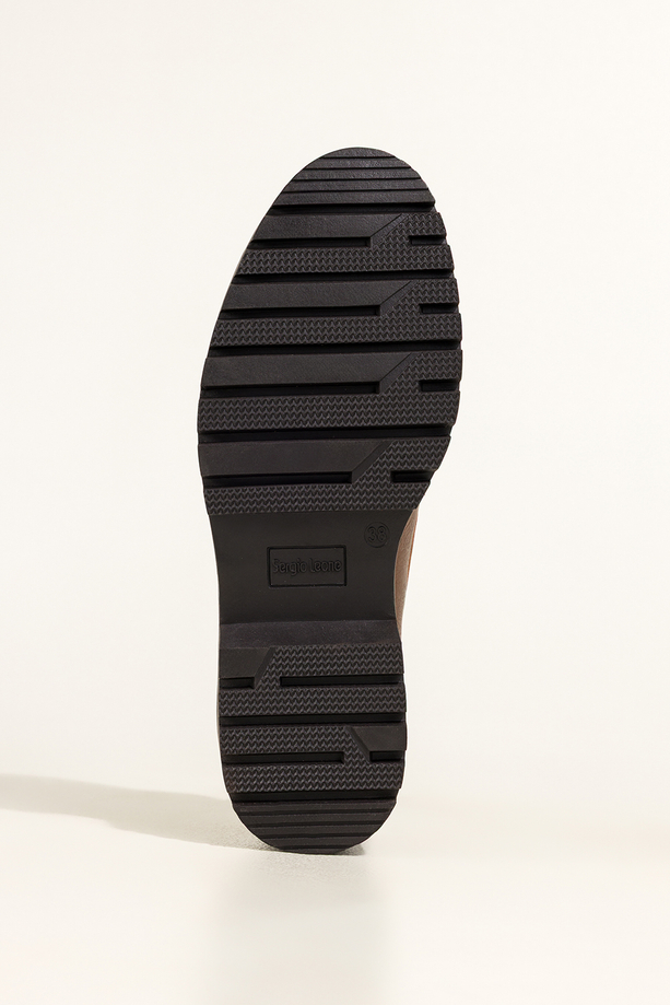 Brązowe mokasyny skórzane damskie Sergio Leone na bieżnikowanej podeszwie czarna ozdoba na cholewce NP74833-H