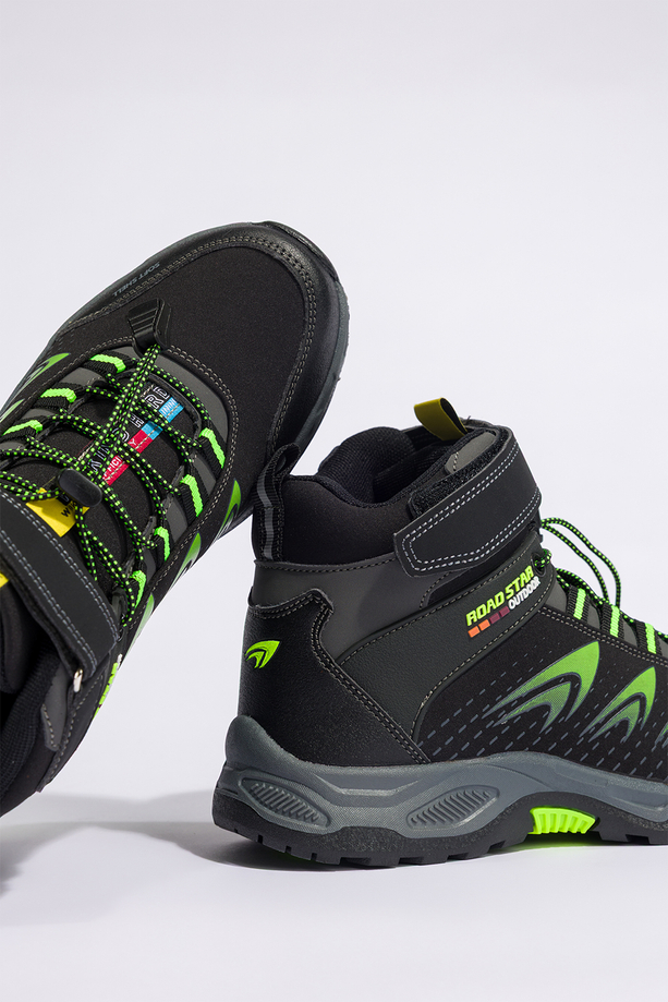 Czarne buty trekkingowe damskie na bieżnikowanej podeszwie z regulowaną elastyczną sznurówką seledynowe wstawki softshell Casu 2310-9W