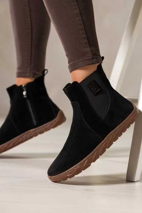 Czarne botki barefoot skórzane damskie szerokie na elastycznej płaskiej podeszwie stalowa ozdoba guma w cholewce PRODUKT POLSKI Casu 69925