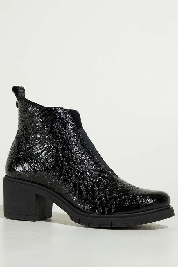 Czarne botki skórzane damskie lakierowane z wzorem obcas klocek szeroka elastyczna guma na przodzie PRODUKT POLSKI Casu 376