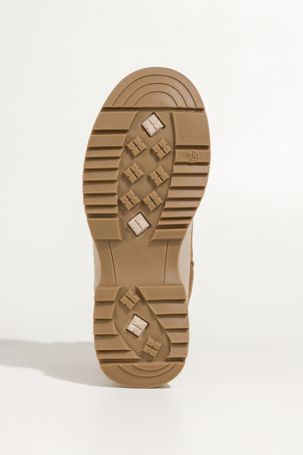 Camelowe botki damskie na bieżnikowanej elastycznej platformie sznurowane Casu 1911-6