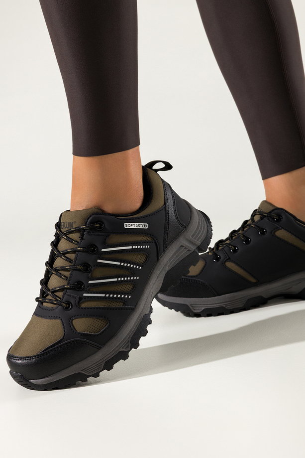 Zielone buty trekkingowe damskie buty sportowe softshell na bieżnikowanej podeszwie sznurowane czarne wstawki Carla 1540