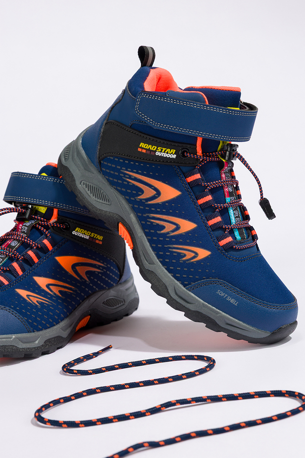 Granatowe buty trekkingowe damskie na bieżnikowanej podeszwie z regulowaną elastyczną sznurówką pomarańczowe wstawki softshell Casu 2310-10W