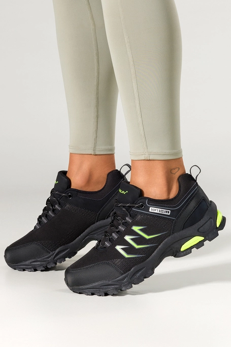 Czarne buty trekkingowe damskie buty sportowe softshell na bieżnikowanej podeszwie seledynowe wstawki sznurowane Carla 8633