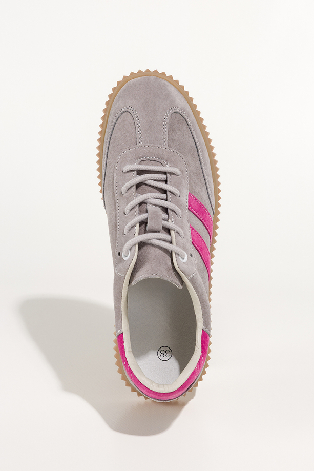 Szare sneakersy skórzane damskie buty sportowe na beżowej platformie fuksjowe wstawki sznurowane Carla TW-CU-800