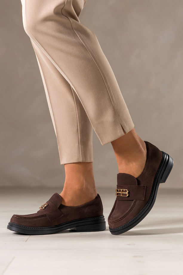 Czekoladowe mokasyny skórzane damskie ze złotą ozdobą PRODUKT POLSKI Casu 79825