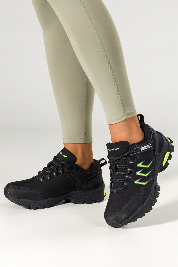 Czarne buty trekkingowe damskie buty sportowe softshell na bieżnikowanej podeszwie seledynowe wstawki sznurowane Carla 8633