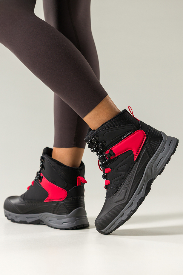Czarne buty sportowe trekkingowe damskie wodoodporne na bieżnikowanej podeszwie sznurowane czerwone wstawki Casu 7688-6D