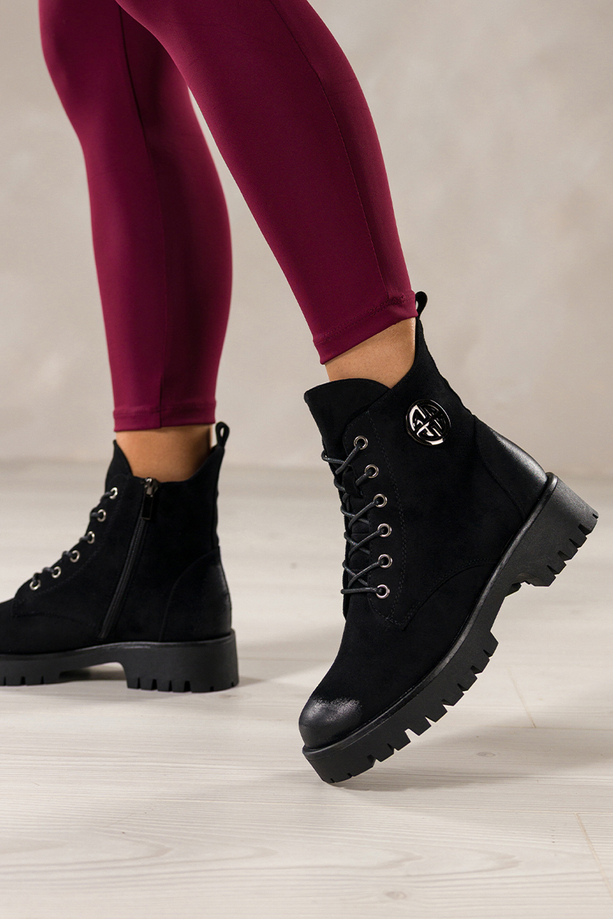 Czarne botki damskie na bieżnikowanej platformie stalowa ozdoba sznurowane Casu CB349-8