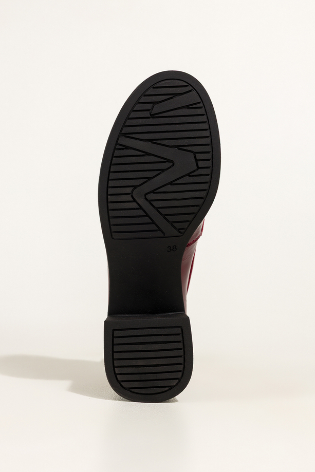 Bordowe mokasyny skórzane damskie lakierowane na szerokim klocku ozdobny pasek PRODUKT POLSKI Casu 2762