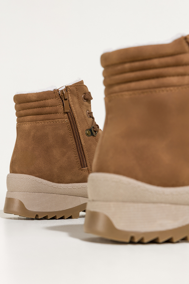 Camelowe botki damskie na bieżnikowanej elastycznej platformie sznurowane Casu 1911-6