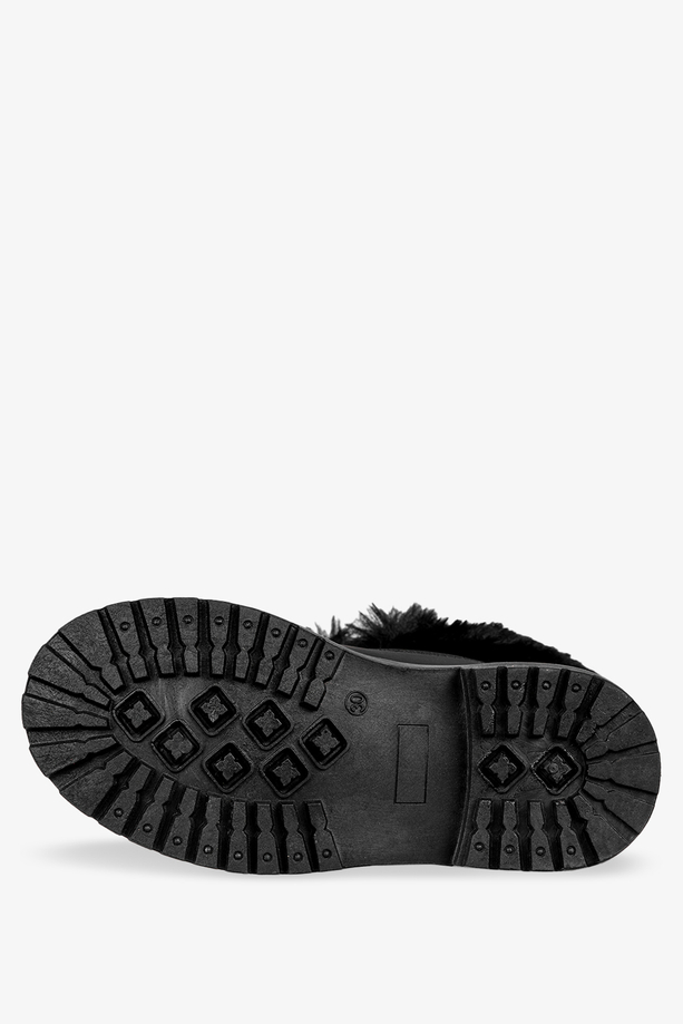 Czarne botki z futerkiem sznurowane Casu M-7815