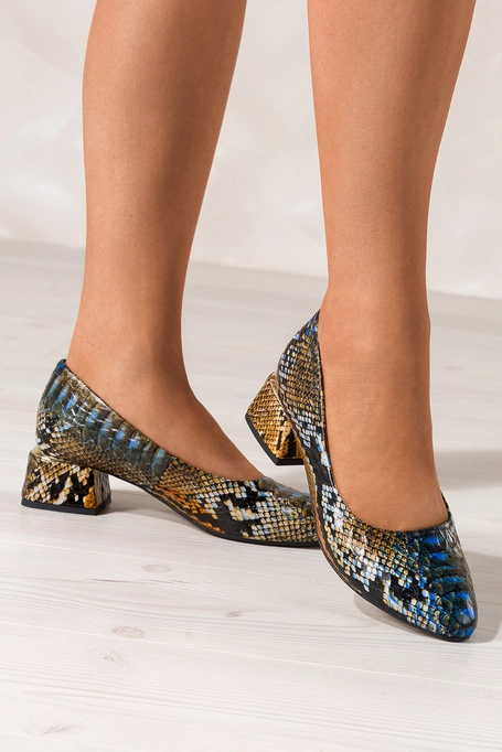 Wielokolorowe czółenka skórzane damskie na ozdobnym klocku wzór wężowy PRODUKT POLSKI Casu 3118-NO