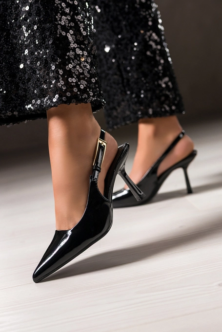 Czarne czółenka damskie lakierowane szpilki z odkrytą piętą obcas kieliszek Carla 496-61