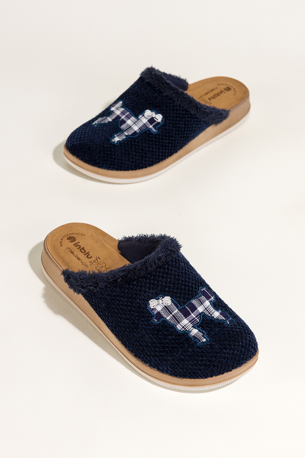 Granatowe kapcie damskie Inblu obuwie domowe z aplikacją psa skórzana wkładka soft XG999957