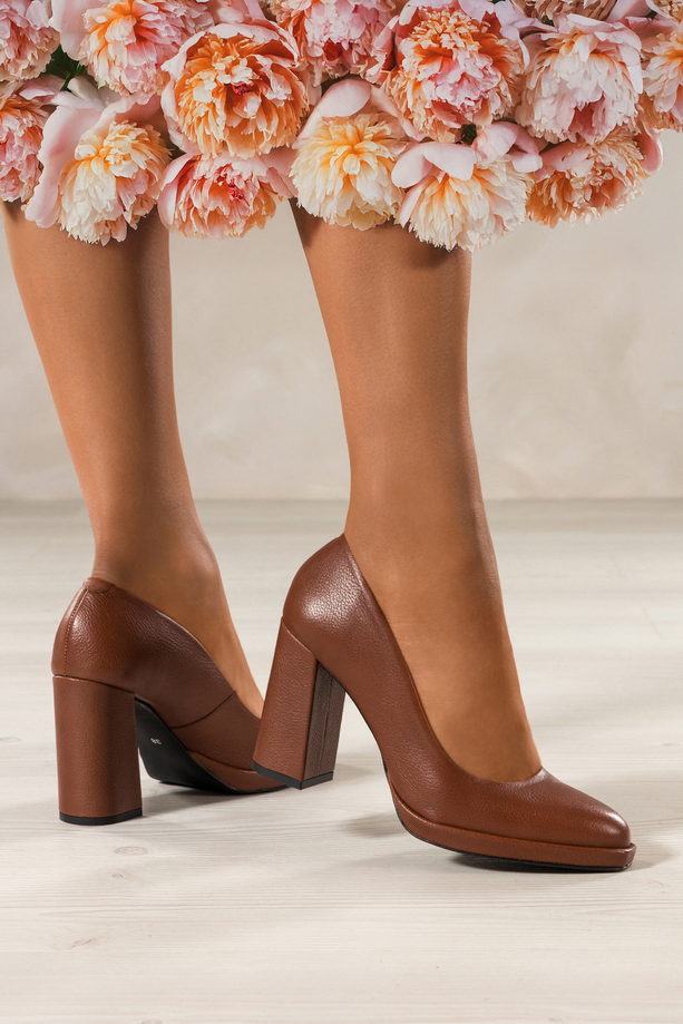 Brązowe czółenka skórzane damskie na słupku PRODUKT POLSKI Casu 7253-806