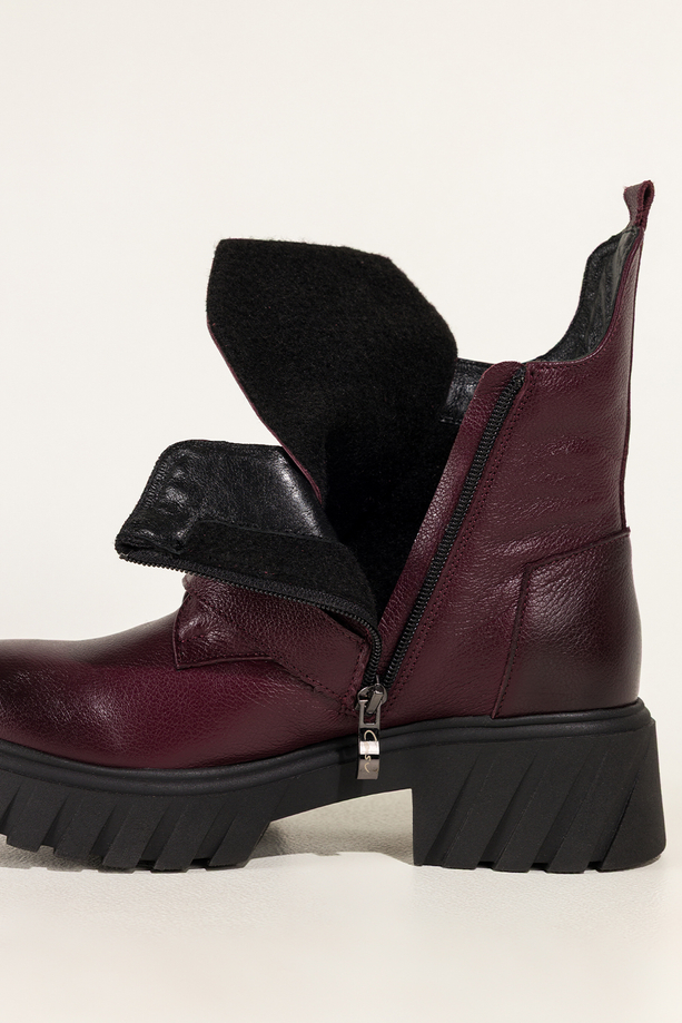 Bordowe botki workery skórzane damskie na bieżnikowanej platformie paski z klamrami stalowa ozdoba na języku PRODUKT POLSKI Casu 39517