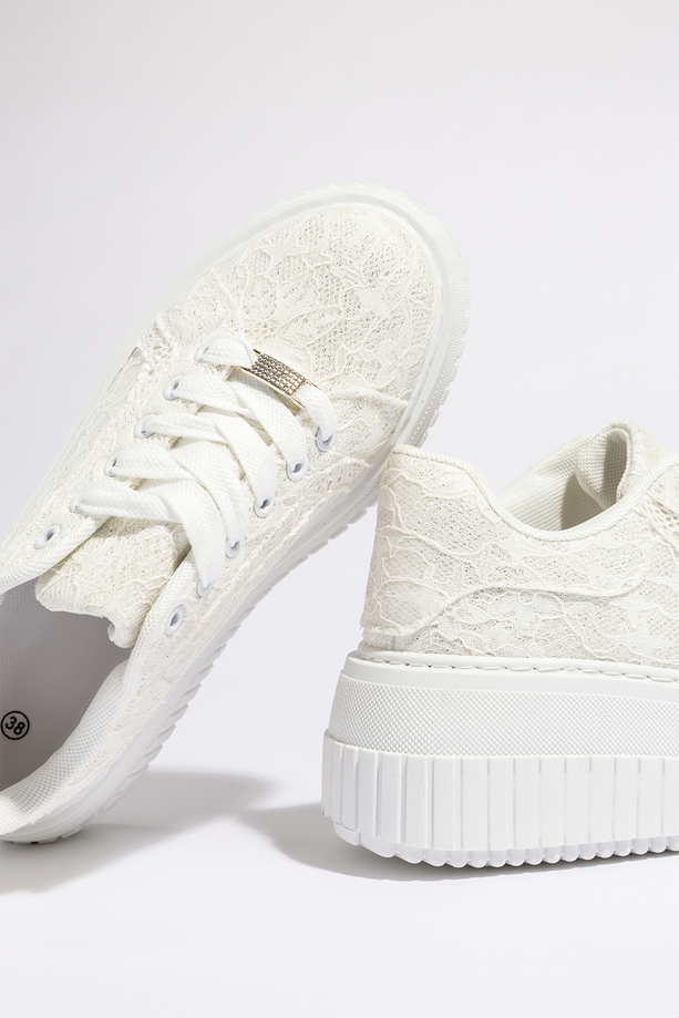 Białe sneakersy damskie creepersy koronkowe brokatowe na platformie ze żłobieniami srebrne ozdoby z cyrkoniami sznurowane Carla LA321P
