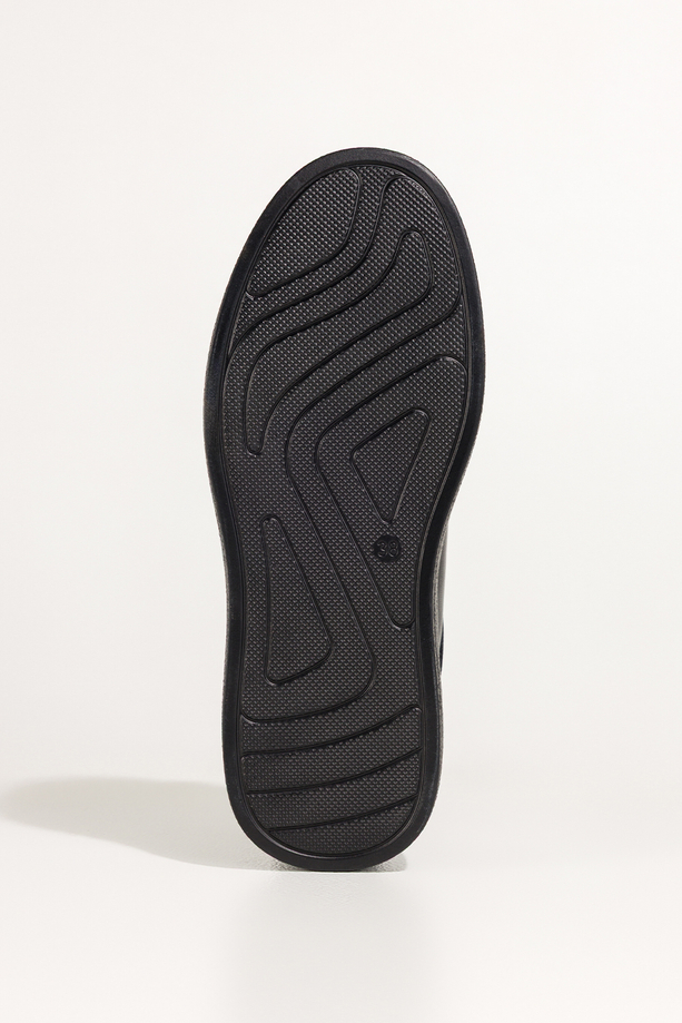 Czarne sneakersy skórzane damskie creepersy na platformie sznurówka z misiem Carla 7664
