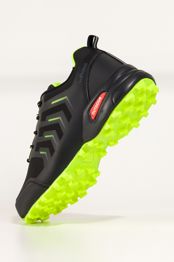 Czarne buty trekkingowe damskie buty sportowe softshell na bieżnikowanej podeszwie seledynowe wstawki sznurowane Carla EY82976-7