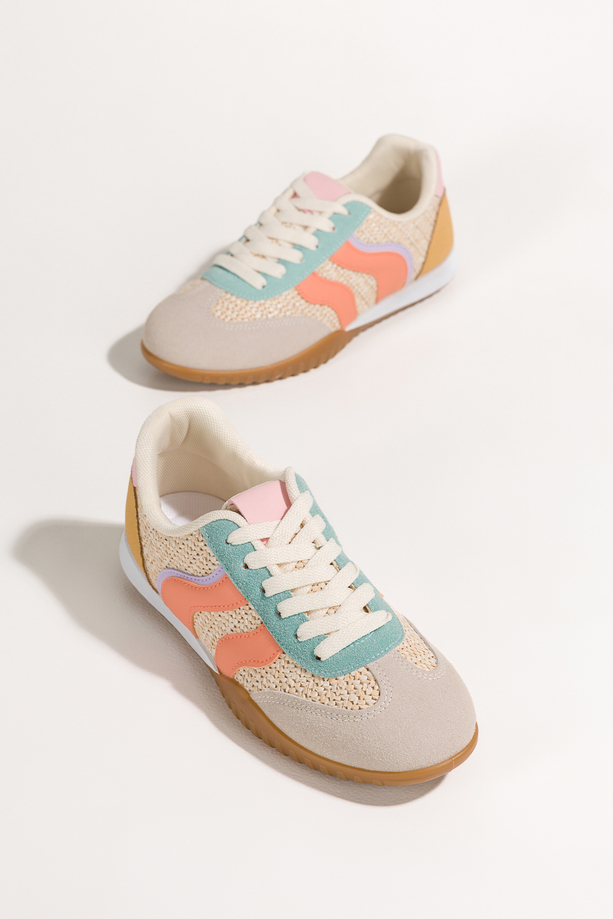 Wielokolorowe sneakersy damskie na elastycznej płaskiej podeszwie wstawki z plecionki sznurowanie Carla BL581P