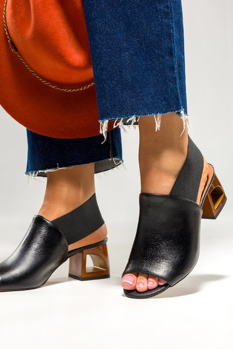 Czarne sandały skórzane damskie zabudowane z gumką na pięcie obcas klocek PRODUKT POLSKI Casu 1919-975