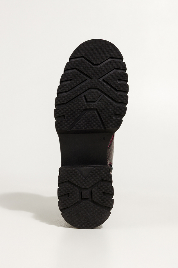 Bordowe botki skórzane damskie lakierowane z wzorem bieżnikowana platforma sznurowane PRODUKT POLSKI Casu 377