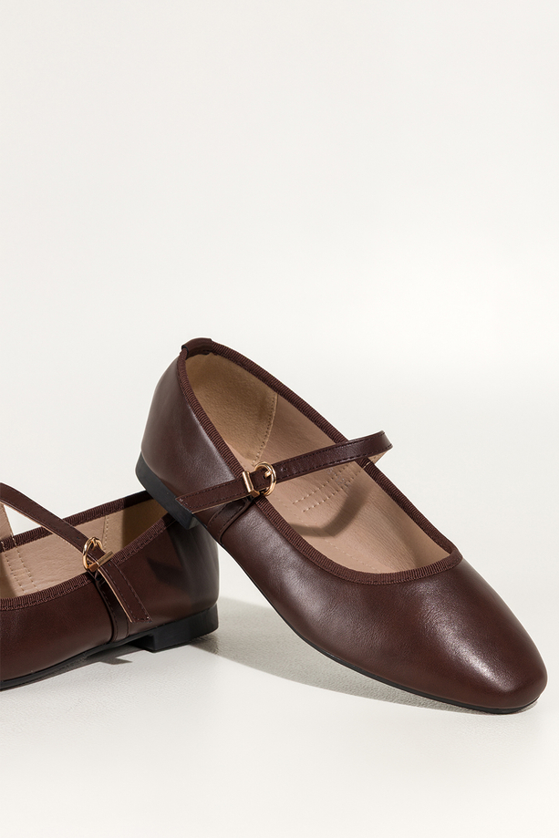 Czekoladowe baleriny damskie Mary Jane z paskiem Carla S1-8742C