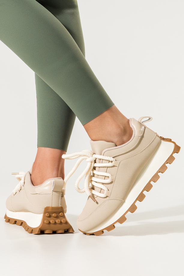 Beżowe sneakersy damskie na bieżnikowanej platformie gruba sznurówka Carla 24898