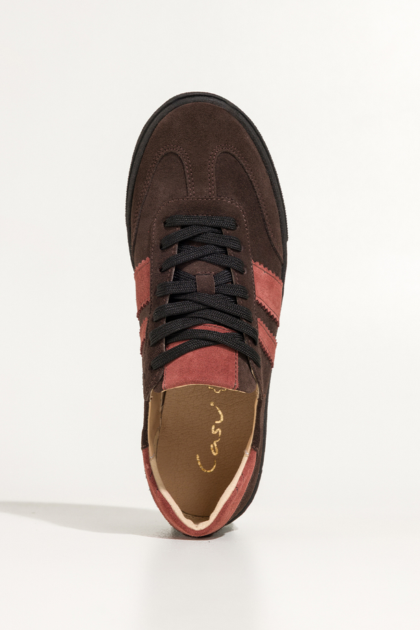 Czekoladowe sneakersy skórzane damskie buty sportowe na platformie z rudymi wstawkami sznurowane PRODUKT POLSKI Casu M8707