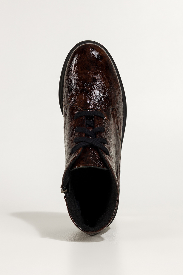 Brązowe botki skórzane damskie lakierowane z wzorem sznurowane PRODUKT POLSKI Casu 444