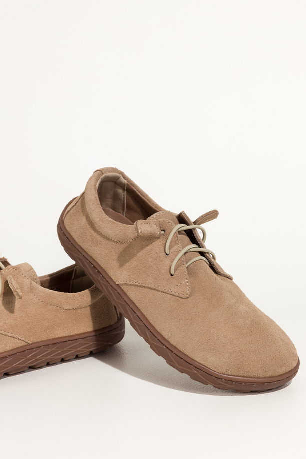 Jasnobeżowe buty barefoot skórzane damskie szerokie na elastycznej płaskiej podeszwie elastyczne jasnobeżowe sznurówki PRODUKT POLSKI Casu 89810