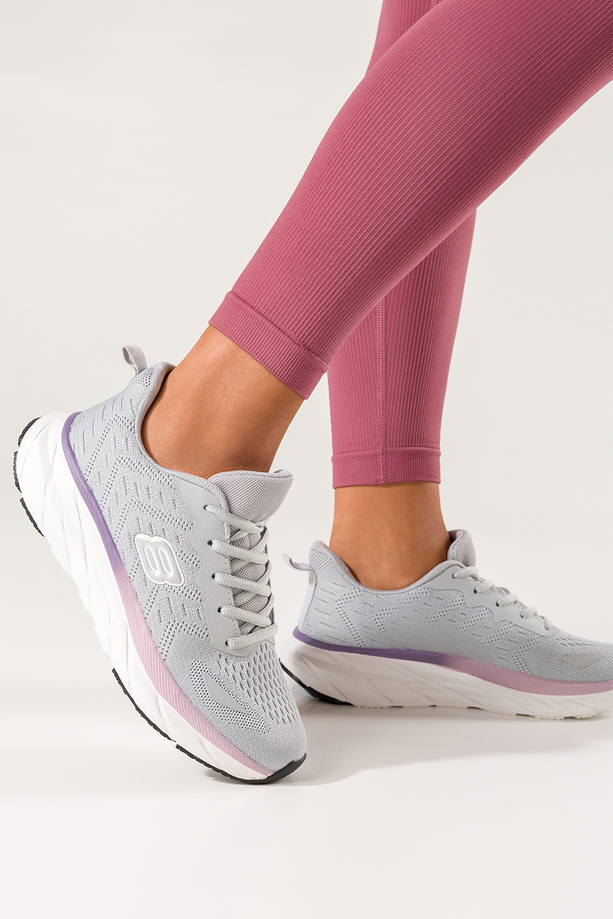Szare sneakersy damskie buty sportowe na siłownię na białej platformie ze żłobieniami fioletowe wstawki sznurowane Casu GF-JX647