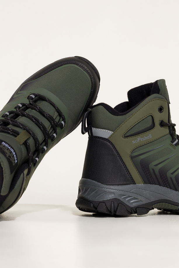 Zielone buty trekkingowe damskie softshell na bieżnikowanej podeszwie czarne wstawki sznurowane Carla EY82939-4