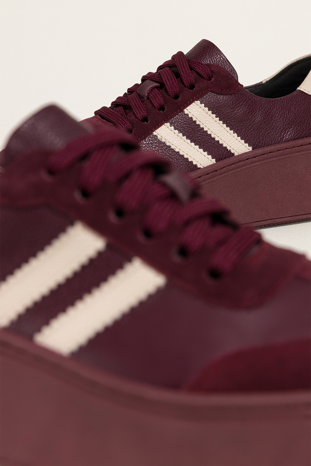 Bordowe sneakersy skórzane damskie buty sportowe na platformie beżowe wstawki sznurowane PRODUKT POLSKI Casu 7987