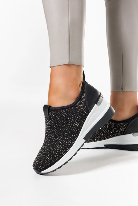 Czarne półbuty damskie sneakersy na koturnie z nitami Casu 2088