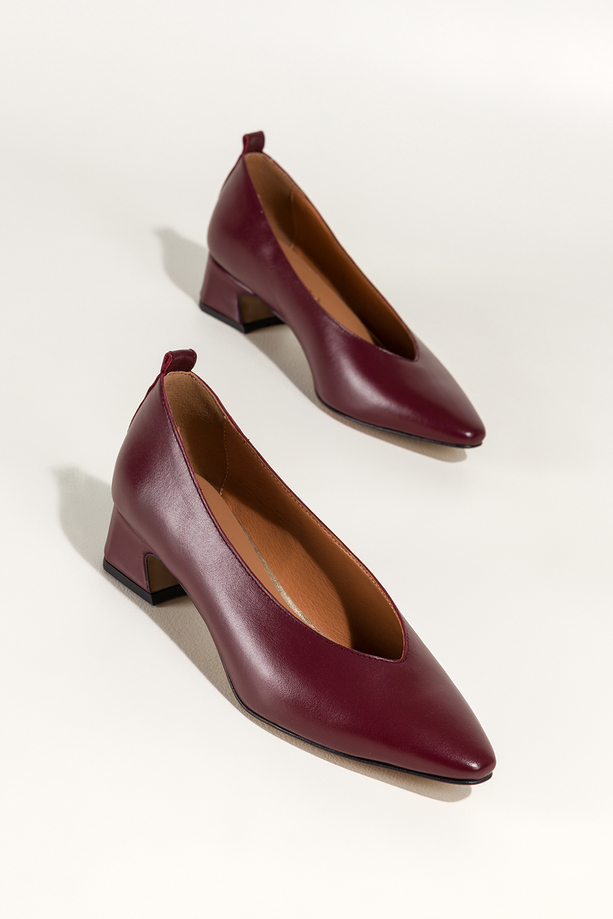 Bordowe czółenka skórzane damskie na niskim klocku wycięcie w cholewce PRODUKT POLSKI Casu 7235-771