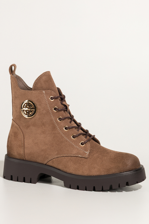 Ciemnobeżowe botki damskie na bieżnikowanej platformie złota ozdoba sznurowane Casu CB349-7