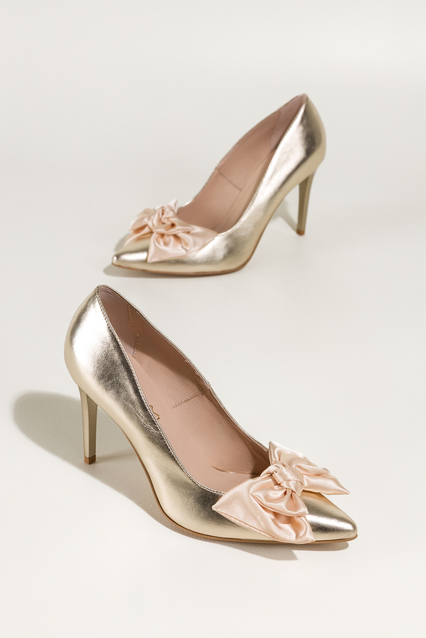 Złote czółenka skórzane damskie szpilki z satynową beżową kokardą PRODUKT POLSKI Casu 7006-296