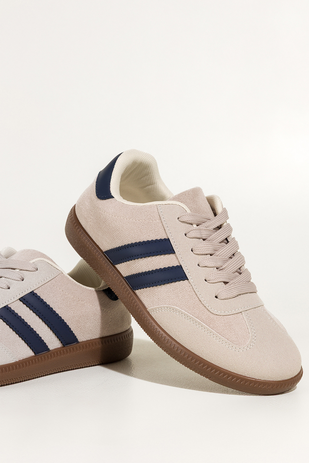 Beżowe sneakersy damskie buty sportowe na elastycznej podeszwie granatowe wstawki sznurowane Casu 22336-7