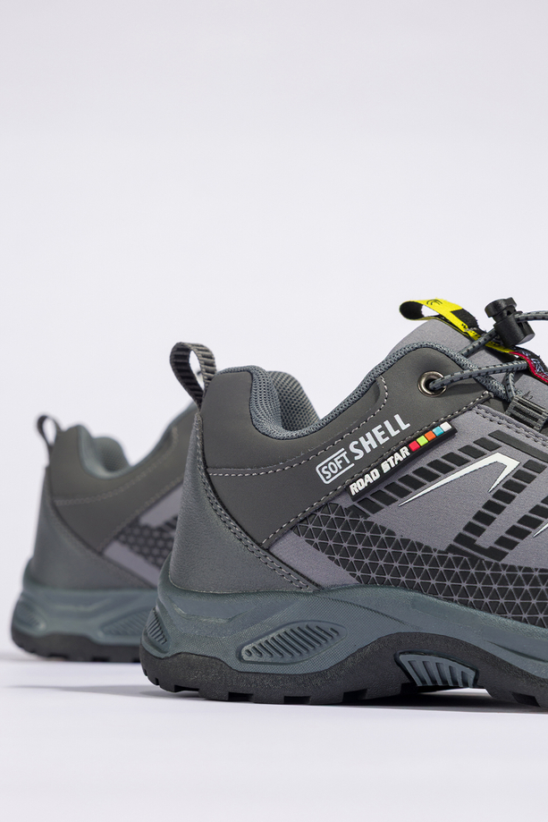 Szare buty trekkingowe damskie buty sportowe na bieżnikowanej podeszwie z regulowaną elastyczną sznurówką białe wstawki softshell Casu 2213-2W