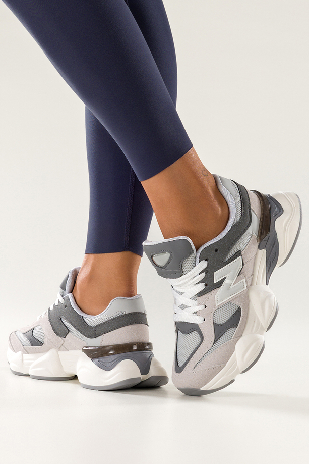 Szare sneakersy damskie buty sportowe z perforacją na białej platformie sznurowane Casu Y808-7