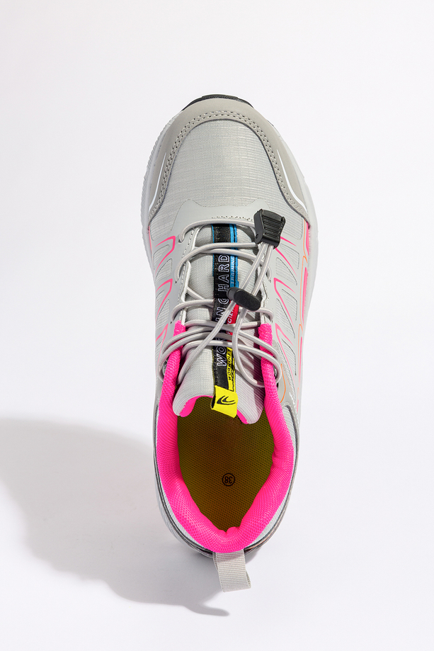 Szare buty sportowe trekkingowe damskie na podeszwie ze żłobieniami z regulowaną elastyczną sznurówką Casu 2505-8W