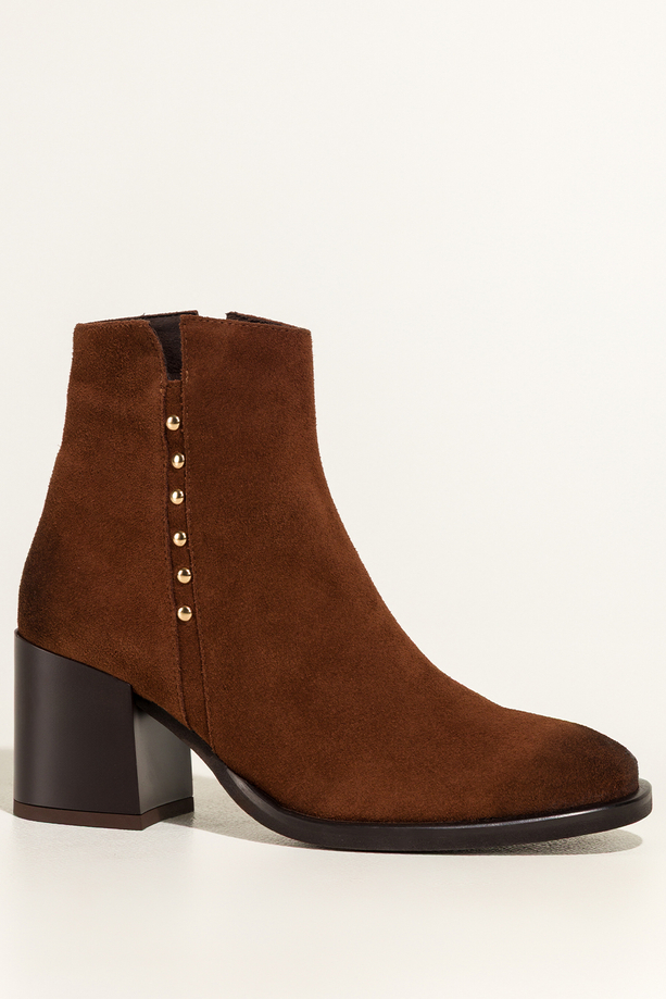 Kasztanowe botki skórzane damskie na szerokim słupku złote nity na cholewce PRODUKT POLSKI Casu 8863