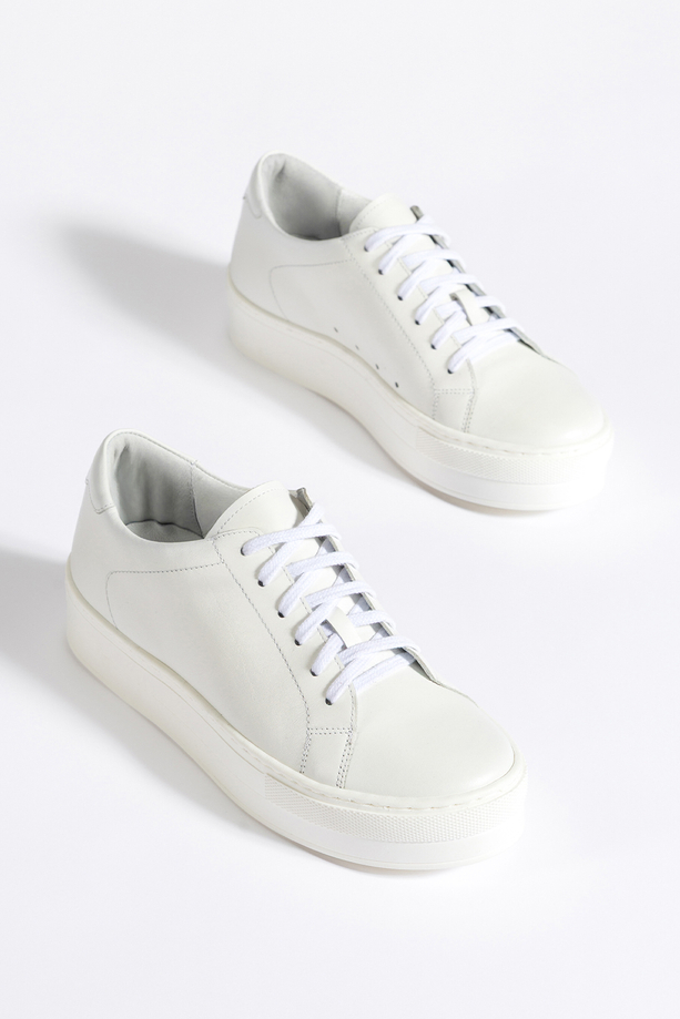 Białe sneakersy skórzane damskie creepersy sznurowane PRODUKT POLSKI Casu 2691