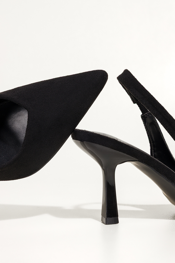 Czarne czółenka damskie szpilki z odkrytą piętą obcas kieliszek pasek z elastyczną gumą Carla 1661-719Z